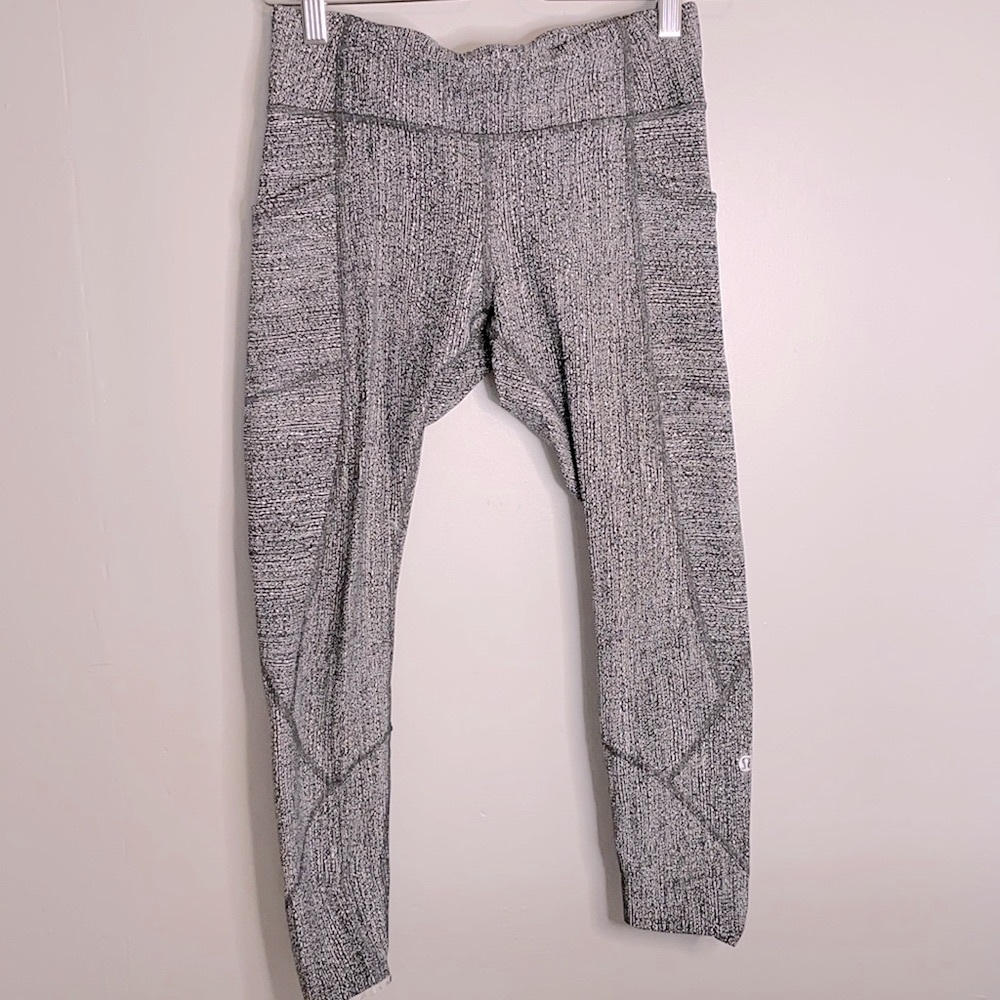 Rare lululemon Black Pattern leggings with Wavy Trim Detail - Picture 3 of 11